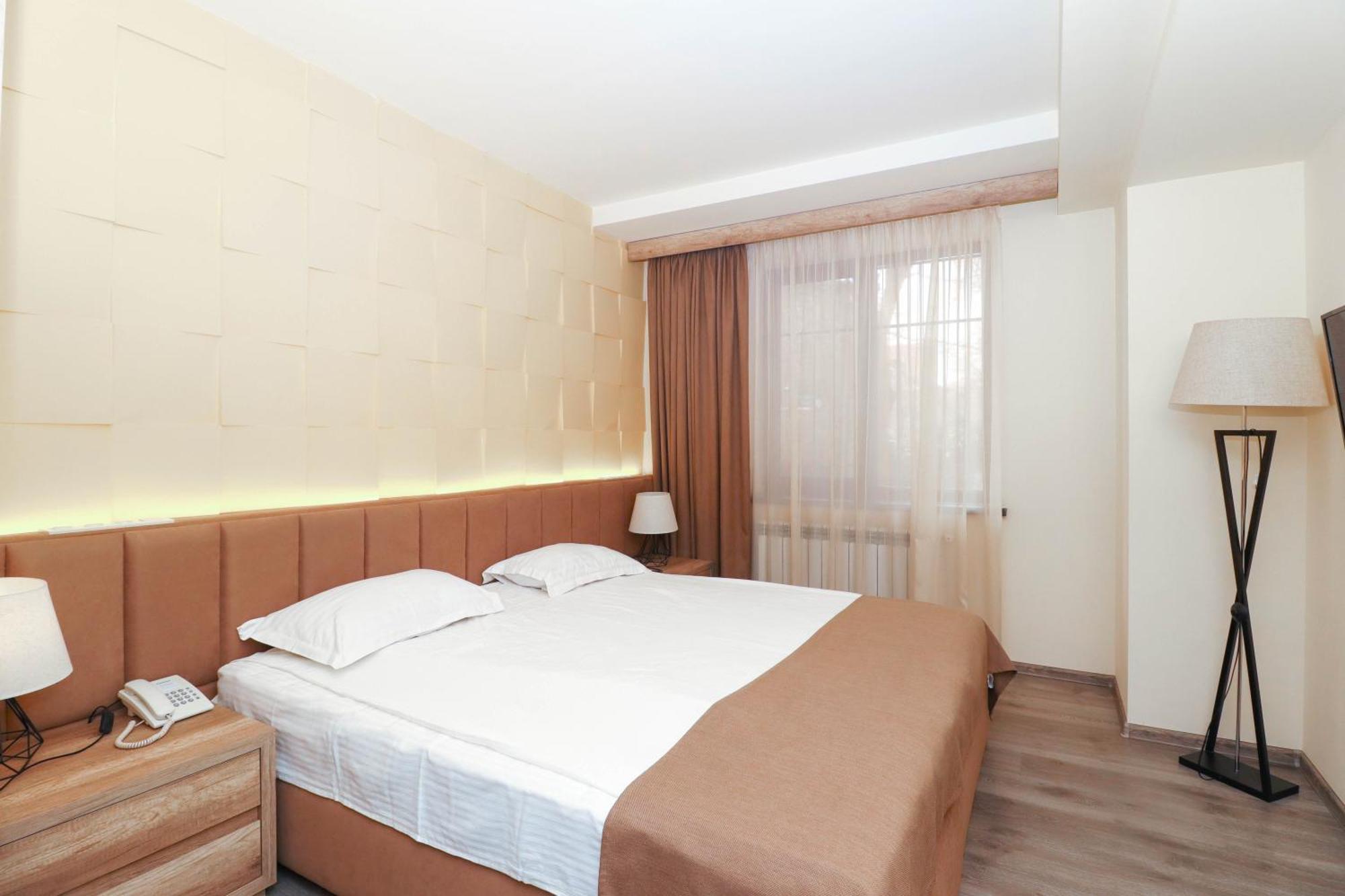 Mandarin Hotel Yerevan Exterior photo