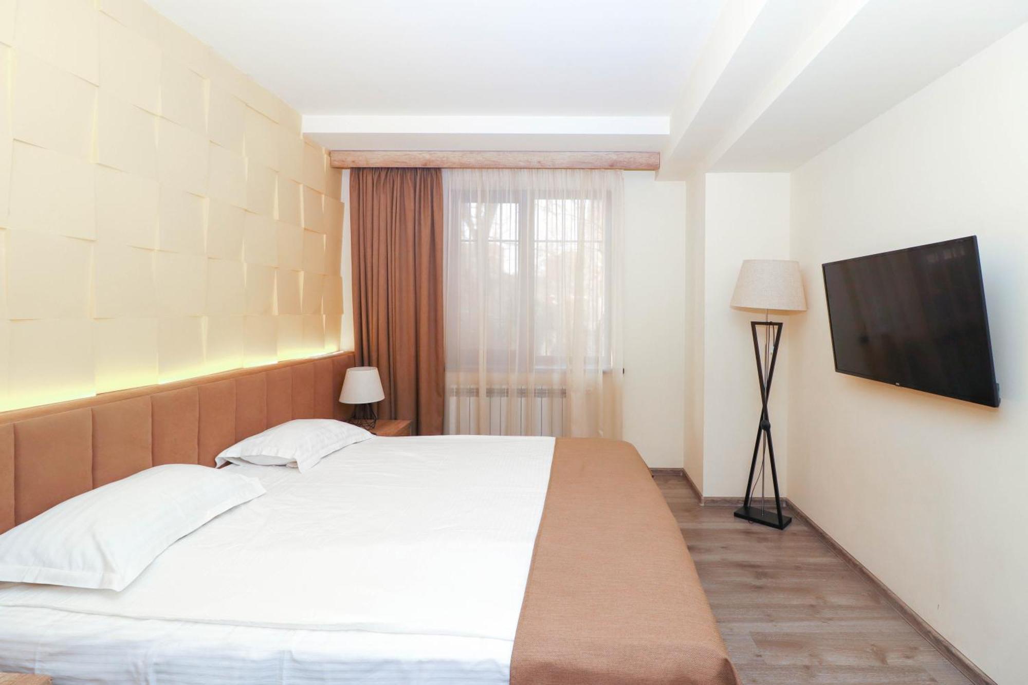 Mandarin Hotel Yerevan Exterior photo